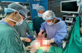 Sụt 4kg trong hai tháng, đi khám phát hiện bụng có khối u 1kg