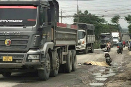 Tin tai nạn giao thông mới nhất ngày 3/10: Xe máy đối đầu xe tải, 2 người chết