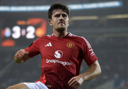 Bruno Fernandes lại nhận thẻ đỏ, Man Utd may mắn hoà Porto