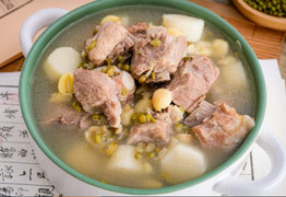 Cách làm món canh sườn đậu xanh hạt sen cực đơn giản