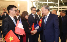 Tổng Bí thư, Chủ tịch nước bắt đầu dự Hội nghị Pháp ngữ và thăm chính thức Pháp