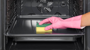 Mẹo làm sạch lò nướng cho những người lười