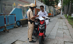 Xe máy điện vượt đèn đỏ bị phạt bao nhiêu tiền?