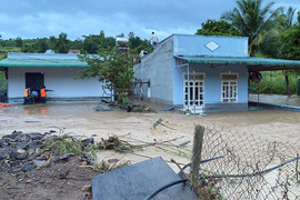 Mưa lớn gây ngập ở Lâm Đồng, nhiều người dân bị cô lập