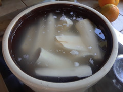 Tại sao nên ngâm sắn trước khi nấu?