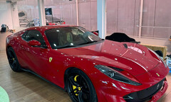 Ferrari 812 mui trần giá khoảng 20 tỷ sẽ sớm về tay ông Đặng Lê Nguyên Vũ?