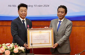 Chuyên gia bắn súng Park Chung-gun nhận Huân chương Lao động hạng Ba