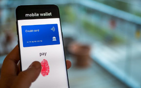 Có bắt buộc xác thực tài khoản ví điện tử?