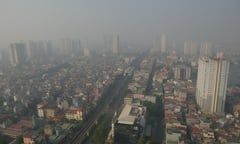 Hà Nội vào mùa ô nhiễm không khí, bầu trời mù mịt, bụi mịn giăng như sương