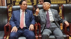Thủ tướng gặp Trưởng đoàn Indonesia nhân dịp dự Hội nghị cấp cao ASEAN