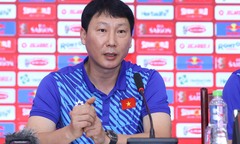 HLV Kim Sang-sik nói lý do thay sớm Hoàng Đức