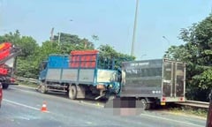 Tông vào xe đỗ ở làn khấp cấp Đại lộ Thăng Long, tài xế xe tải tử vong