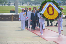 Thủ tướng Trung Quốc Lý Cường vào Lăng viếng Chủ tịch Hồ Chí Minh