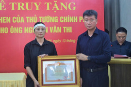 Truy tặng bằng khen của Thủ tướng cho người hy sinh khi cứu hộ trong bão số 3 