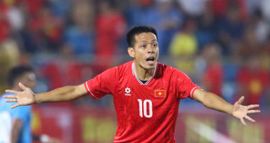 CĐV Indonesia gọi Văn Quyết là 'huyền thoại'