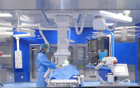 Thoát cảnh liệt giường nhờ bơm xi măng sinh học khôi phục 2 đốt sống vỡ, xẹp