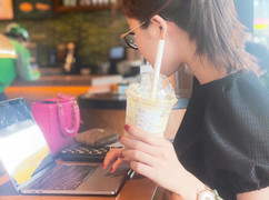 Hãy lo kiếm tiền thay vì xì xào chê Gen Z chi 100 nghìn uống cà phê mỗi ngày