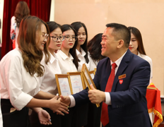 Sinh viên tại chức có thể được cấp học bổng như hệ chính quy