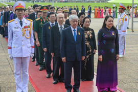 Đoàn đại biểu dự Đại hội toàn quốc MTTQ lần thứ X vào Lăng viếng Chủ tịch Hồ Chí Minh
