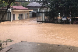 Mưa lớn, di dời khẩn cấp 38 hộ dân ở Yên Bái 