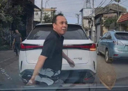 Tài xế taxi bị chặn đường, hành hung tại Bắc Ninh: Khởi tố 2 bị can