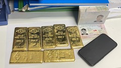 Phát hiện người nước ngoài giấu 7 miếng kim loại nghi là vàng ở sân bay Nội Bài