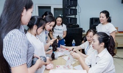 Bác sĩ hiến tóc tặng nữ bệnh nhân ung thư ở Thừa Thiên - Huế