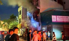 Cứu 4 người bị mắc kẹt trong đám cháy ở Bắc Ninh