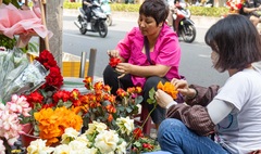 Giá hoa 20/10 tăng mạnh, người bán không kịp ngơi tay