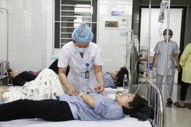 46 công nhân nhập viện cấp cứu sau bữa liên hoan