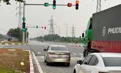 Ô tô dừng đèn đỏ sai làn bị phạt bao nhiêu tiền?