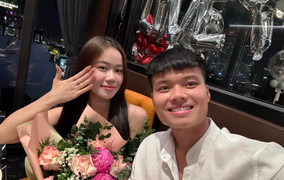 Tuyển thủ Việt Nam cầu hôn bạn gái