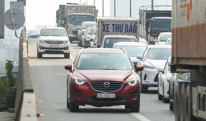 Con tôi bảo: Mình không phải người mông muội nên không đi vào làn khẩn cấp