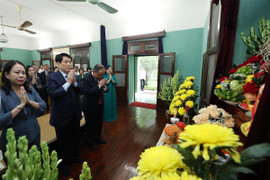 Chủ tịch nước Lương Cường dâng hương tưởng niệm Chủ tịch Hồ Chí Minh