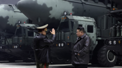 Ông Kim Jong-un thị sát căn cứ tên lửa và vũ khí đạn đạo
