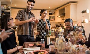 Độc lạ Dubai: Nhiều người trả tiền để dùng bữa tối tại nhà người lạ