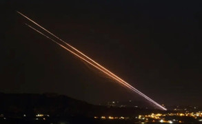 Hezbollah bắn 80 tên lửa tấn công Israel