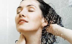 Mẹo gội đầu giúp giảm rụng tóc