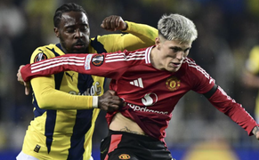 Jose Mourinho nhận thẻ đỏ, Man Utd vẫn không thắng Fenerbahce