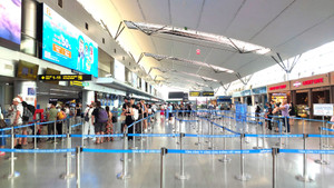 Tạm dừng tiếp nhận các chuyến bay ở miền Trung do ảnh hưởng bão Trami