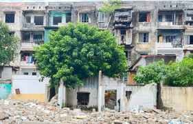 Cưỡng chế di dời khỏi những căn hộ 'ổ chuột' chờ sập ở Huế