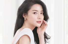 Những kiểu tóc dài đẹp dành cho phụ nữ trung niên