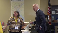 Tổng thống Mỹ Joe Biden bỏ phiếu sớm