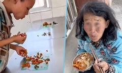 Xót xa cậu bé ăn cơm thừa của bạn, nhường bữa trưa bán trú cho mẹ thiểu năng