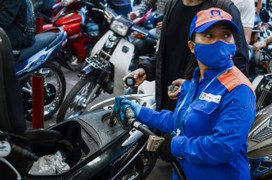 Giá xăng giảm lần thứ ba liên tiếp