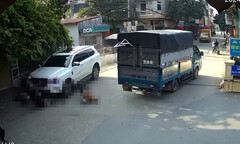 Tạm giữ tài xế ô tô lao vào đoàn người đưa tang khiến 1 người tử vong