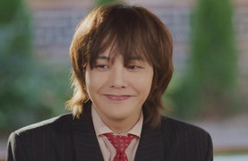 Sao Hàn 31/10: G-Dragon làm náo loạn showbiz, bà xã Won Bin trẻ trung tuổi 45