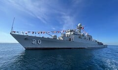 Tàu 20 - chiến hạm đầu tiên của Vùng 3 Hải quân đi qua đường xích đạo