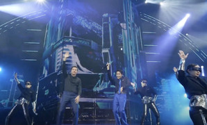 CEO Ngân hàng Quân đội hát nhảy 'Bên trên tầng lầu' gây sốt