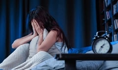 Ngủ 2 tiếng/ngày, người phụ nữ nhập viện tâm thần